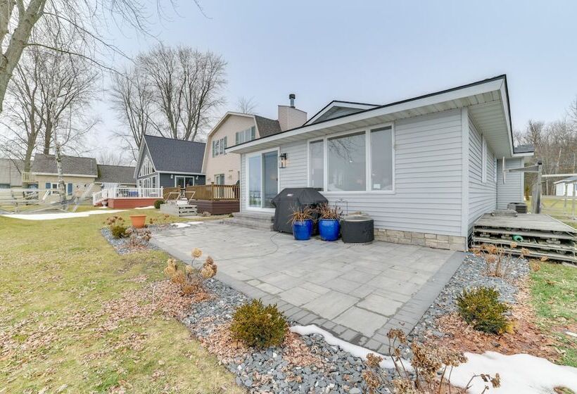 Bright Houghton Lake Home W/ Boat Dock + Fire Pit