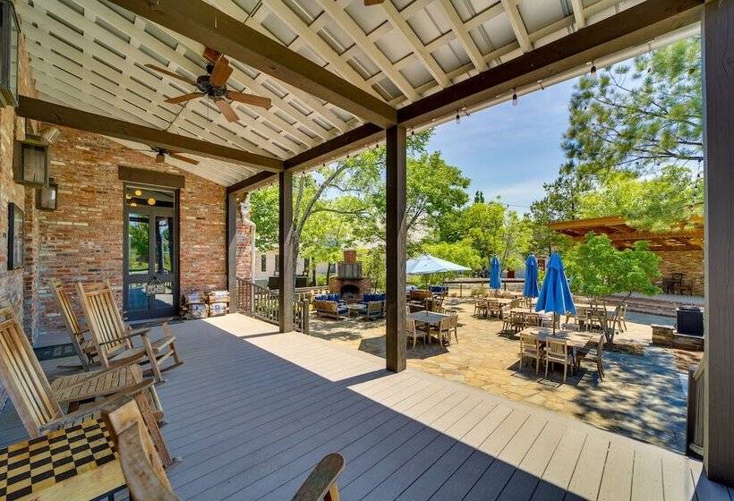 Cozy Carlton Landing Home Pools & Lake Access
