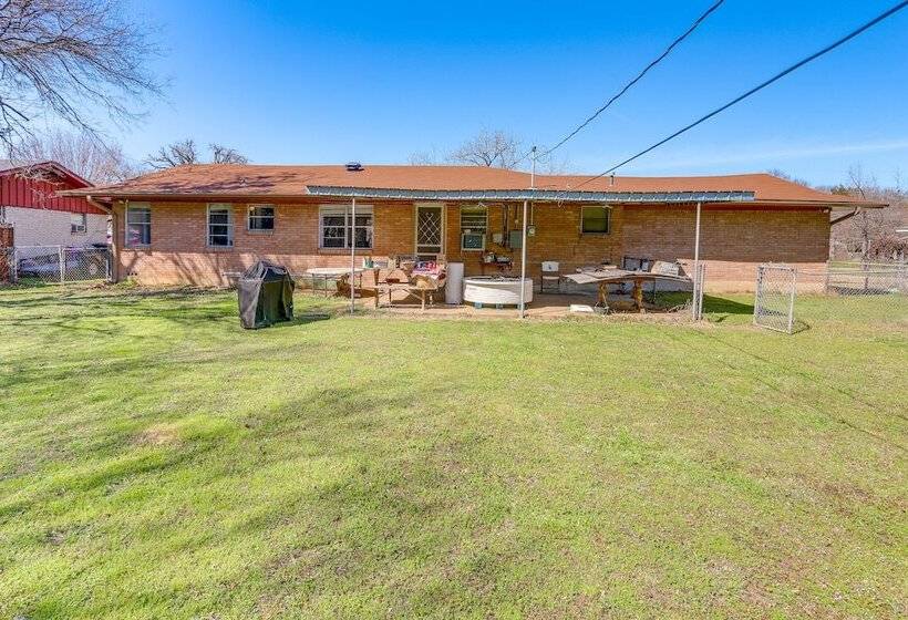 4 Mi To Magnolia Market: Family Friendly Waco Home