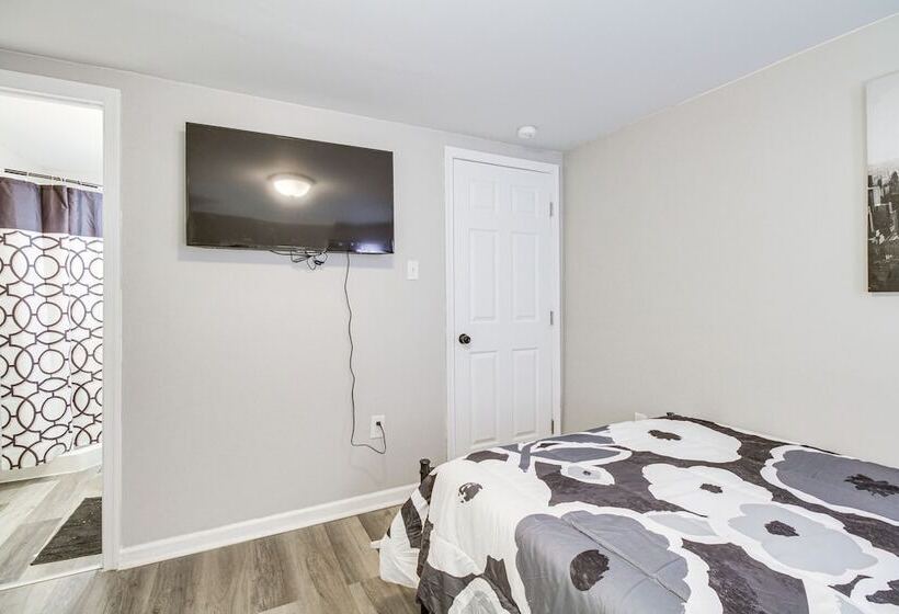 Gladstone Retreat W/ Gas Grill + Fire Pit