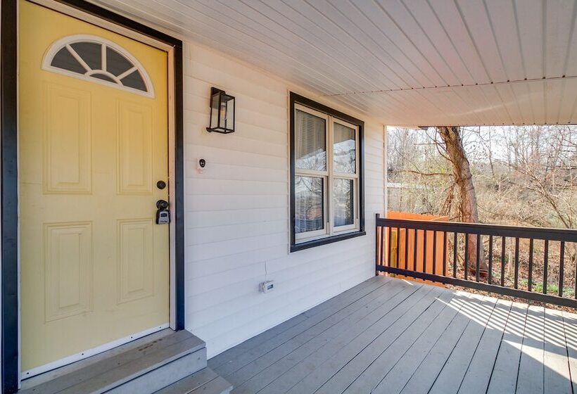 Gladstone Retreat W/ Gas Grill + Fire Pit