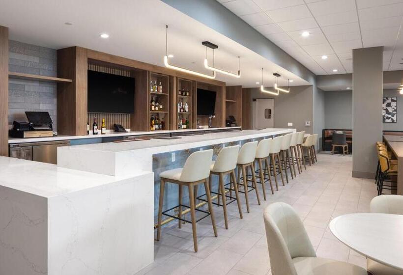 هتل Holiday Inn & Suites Monterey Park – Los Angeles, An Ihg