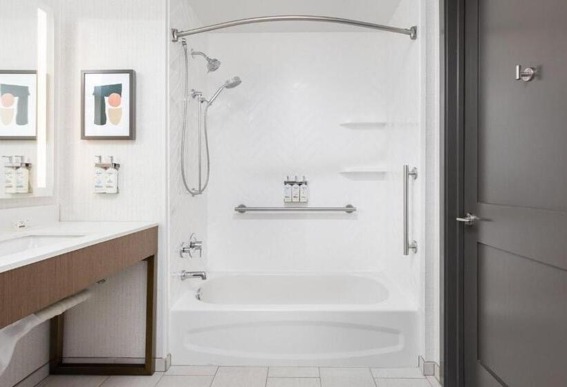 هتل Holiday Inn & Suites Monterey Park – Los Angeles, An Ihg