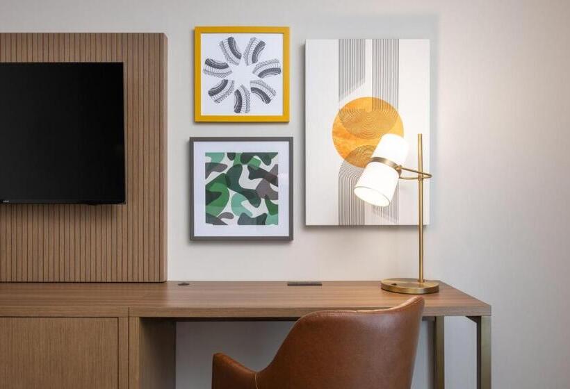 هتل Holiday Inn & Suites Monterey Park – Los Angeles, An Ihg