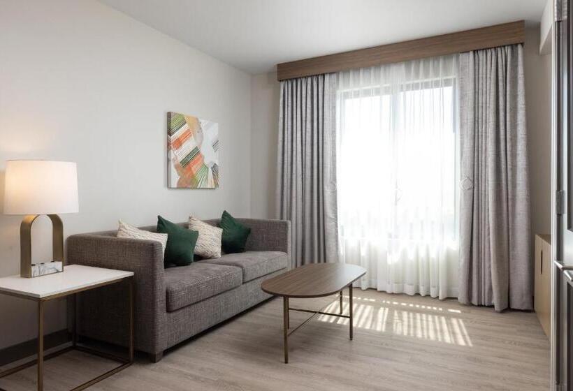 هتل Holiday Inn & Suites Monterey Park – Los Angeles, An Ihg