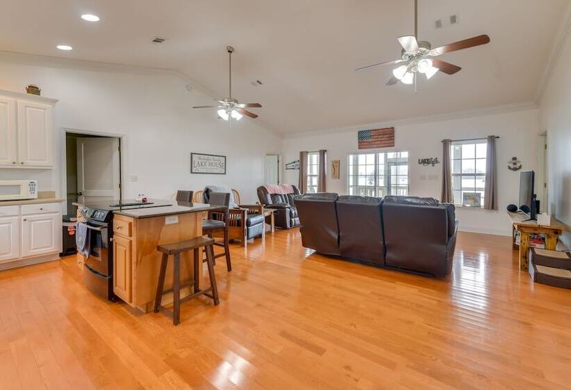 Lakefront Georgia Escape W/ Fire Pit & Boat Dock!