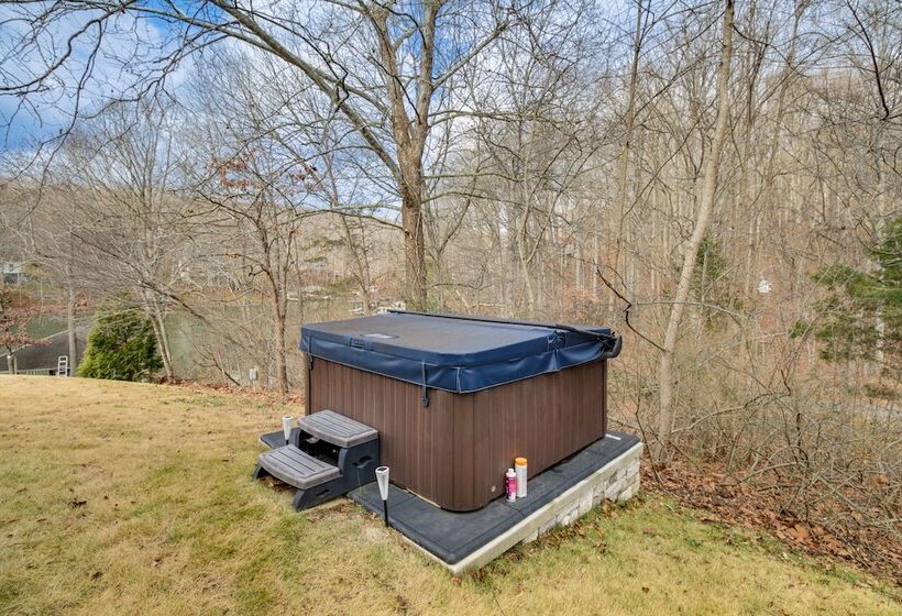 Lakefront Moneta Home W/ Hot Tub & Boat Dock!