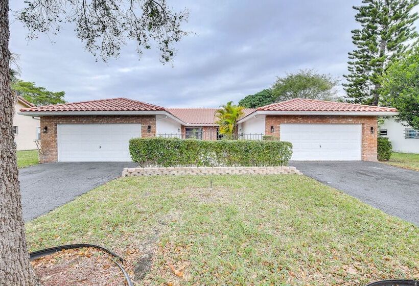 15 Mi To Beach: Modern Coral Springs Home