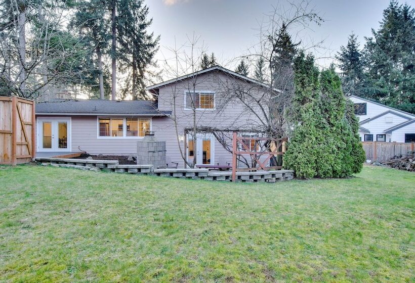 Modern Kirkland Home W/ Sauna & Outdoor Fireplace