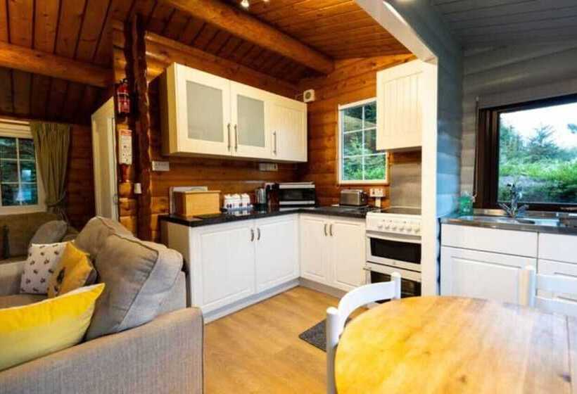 Mountain View 2 Bed Log Cabin