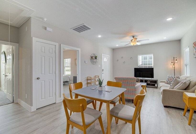 Quiet Houston Home   9 Mi To Downtown Aquarium!