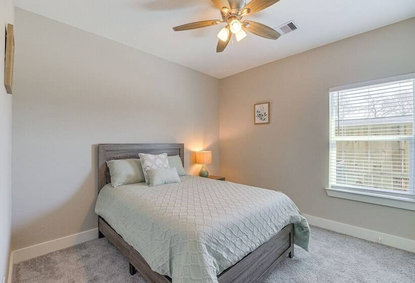 Quiet Houston Home   9 Mi To Downtown Aquarium!