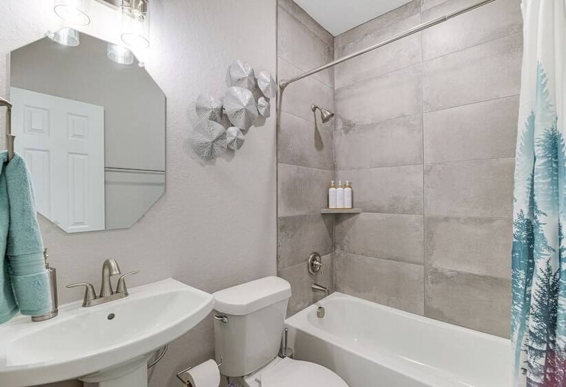 Quiet Houston Home   9 Mi To Downtown Aquarium!