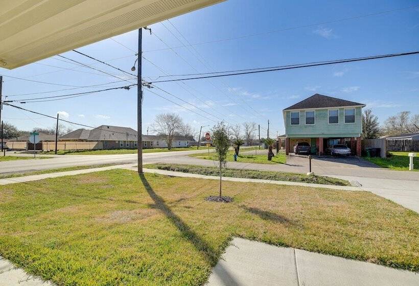 Quiet Houston Home   9 Mi To Downtown Aquarium!