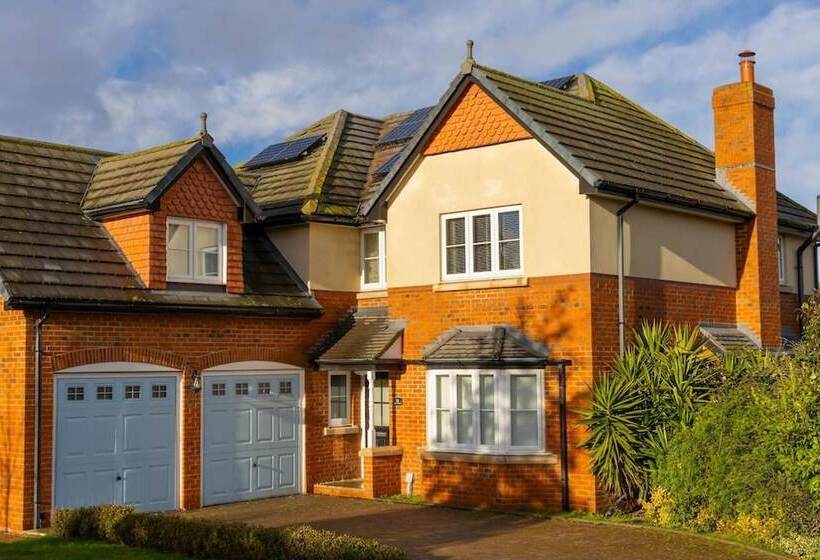 住所  4 Luxurious Executive Villa