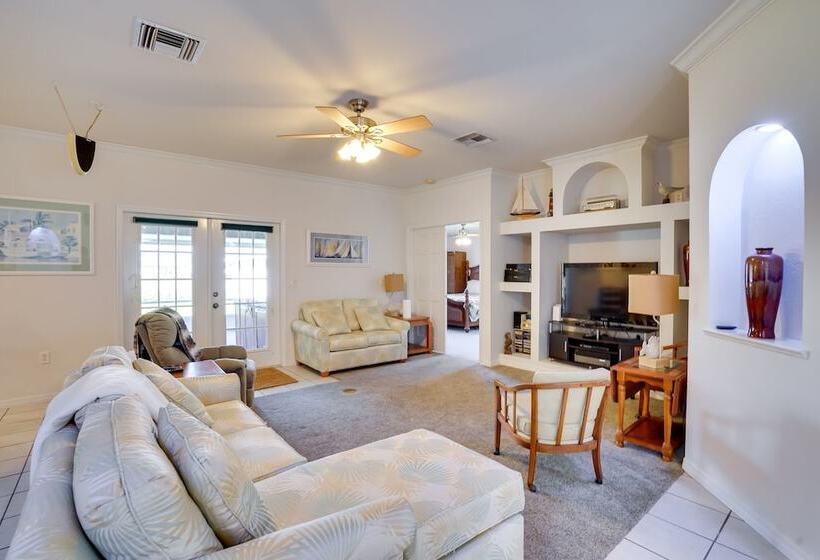Walk To Lake: Home W/ Screened Porch In Sebring!