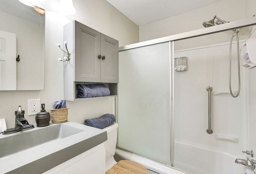 Single Story Gillette Home: Walk To Lake & Trails!