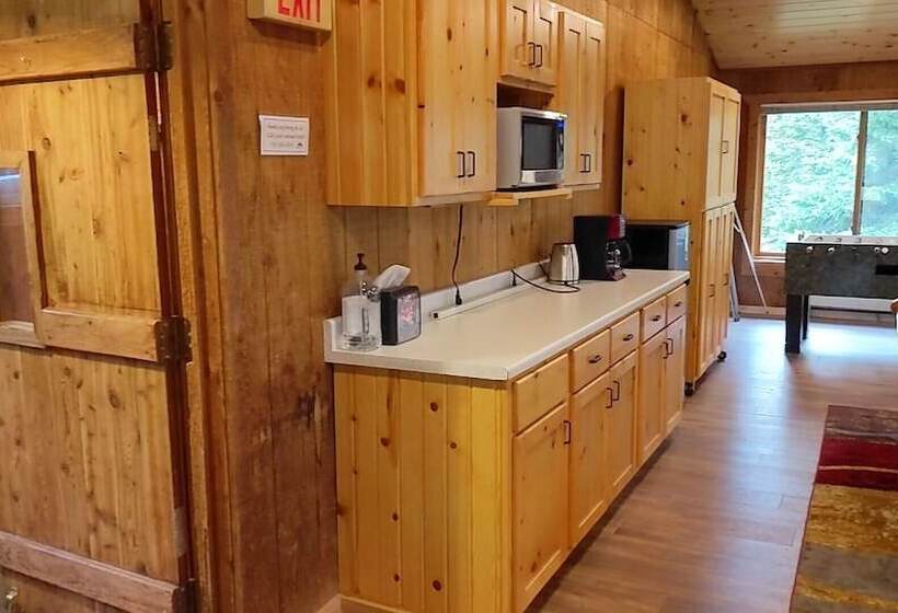 旅馆 Rustic Woodland Lodge
