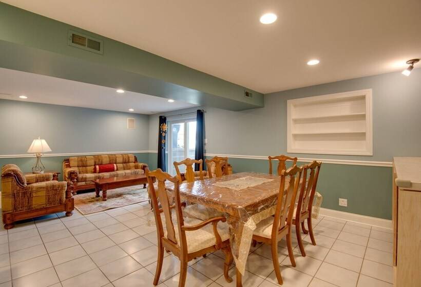 Charming Illinois Retreat W/ Hot Tub, Deck & Grill