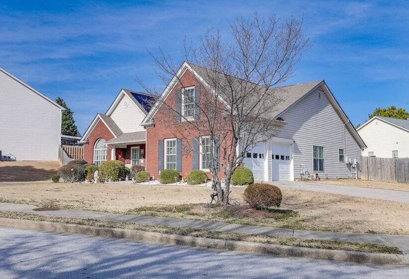 Cozy Buford Home W/ Piano ~ Mins To Lake Lanier!