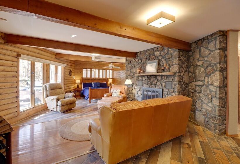 Family Friendly Riverfront Manor On The Little Red