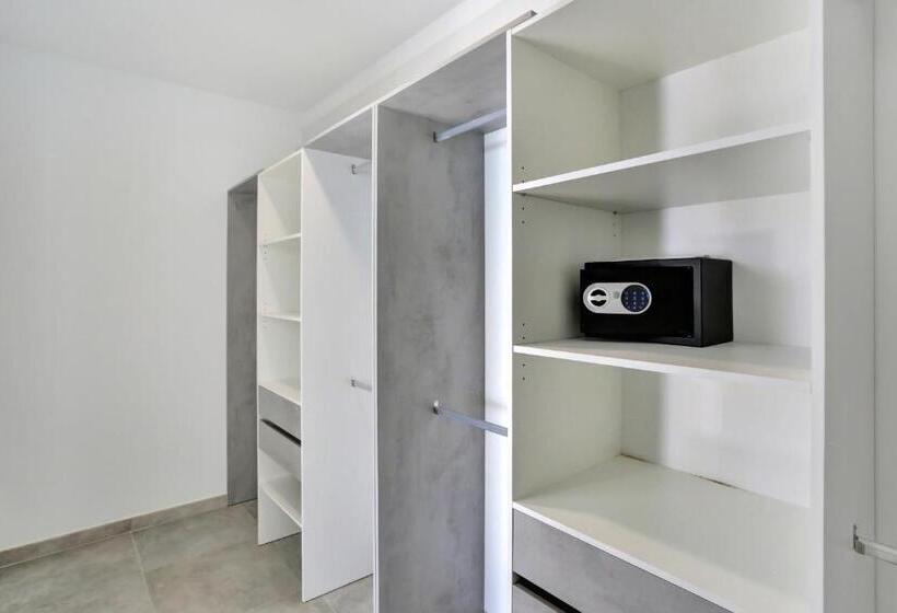 فندق Isla Favorita Resort