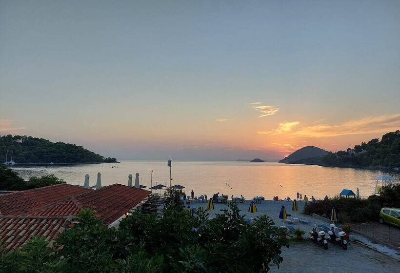 هتل Maeiz Skopelos