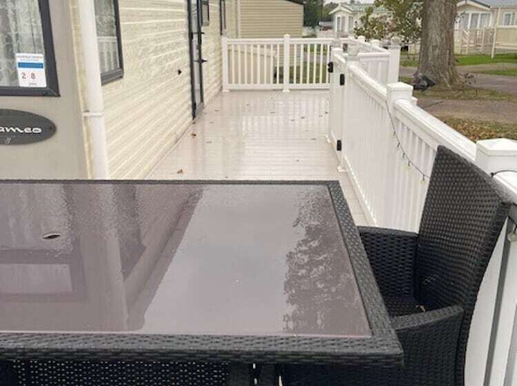 Отель Premium 2 Bed Caravan Sleeps 6 With Huge Decking