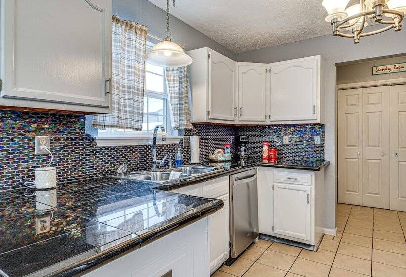 Indianapolis Home W/ Private Yard ~ 8 Mi To Dtwn!