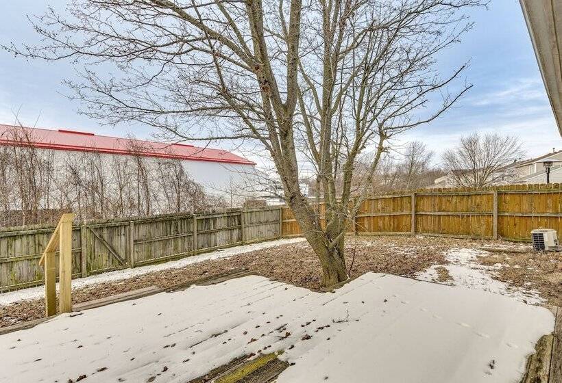 Indy Delight: Charming House ~ 10 Mi To Downtown!