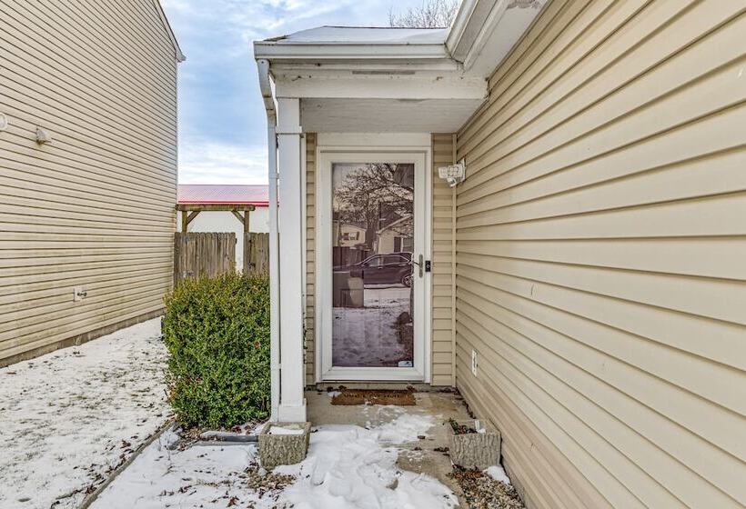 Indy Delight: Charming House ~ 10 Mi To Downtown!