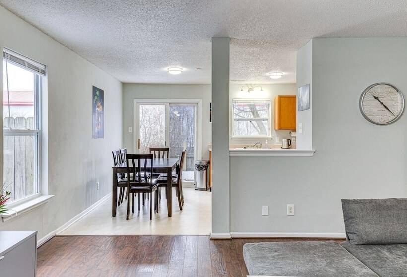 Indy Delight: Charming House ~ 10 Mi To Downtown!