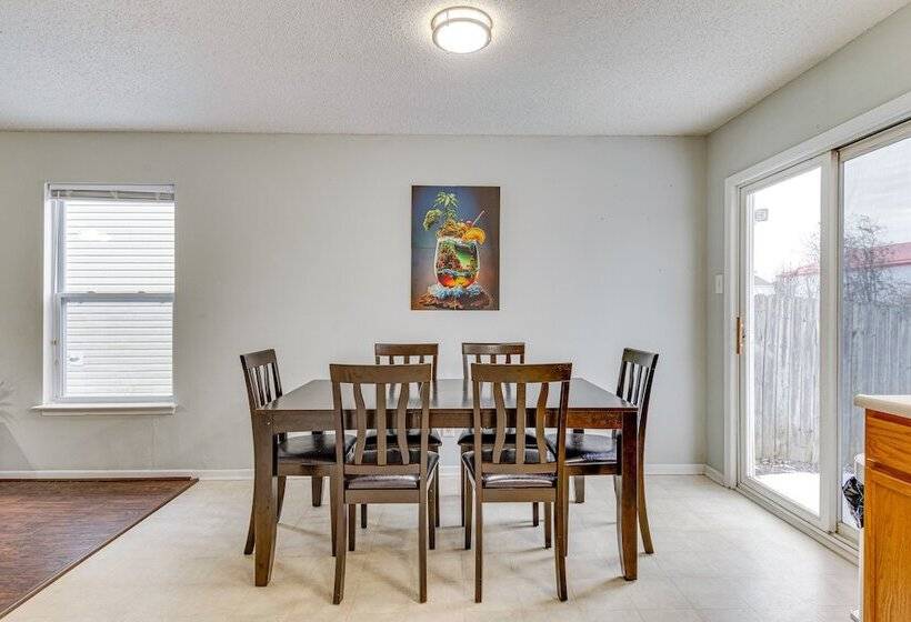 Indy Delight: Charming House ~ 10 Mi To Downtown!