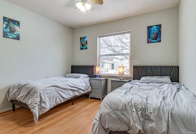 Indy Delight: Charming House ~ 10 Mi To Downtown!