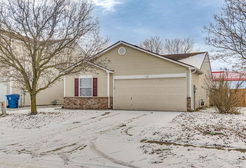 Indy Delight: Charming House ~ 10 Mi To Downtown!