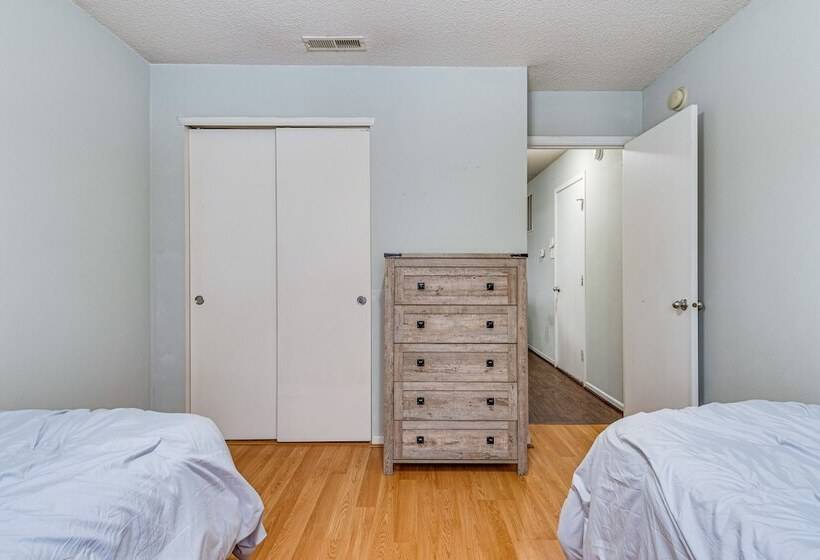 Indy Delight: Charming House ~ 10 Mi To Downtown!