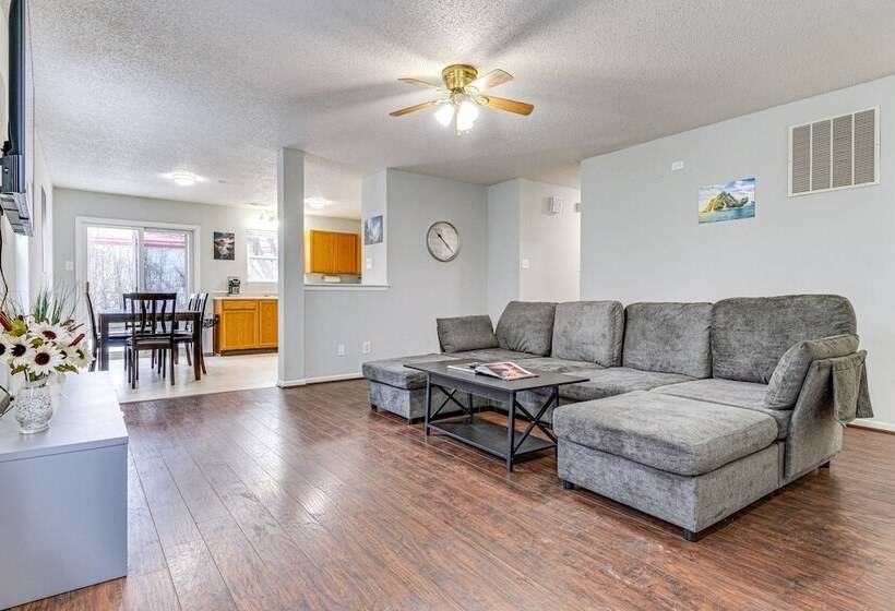 Indy Delight: Charming House ~ 10 Mi To Downtown!