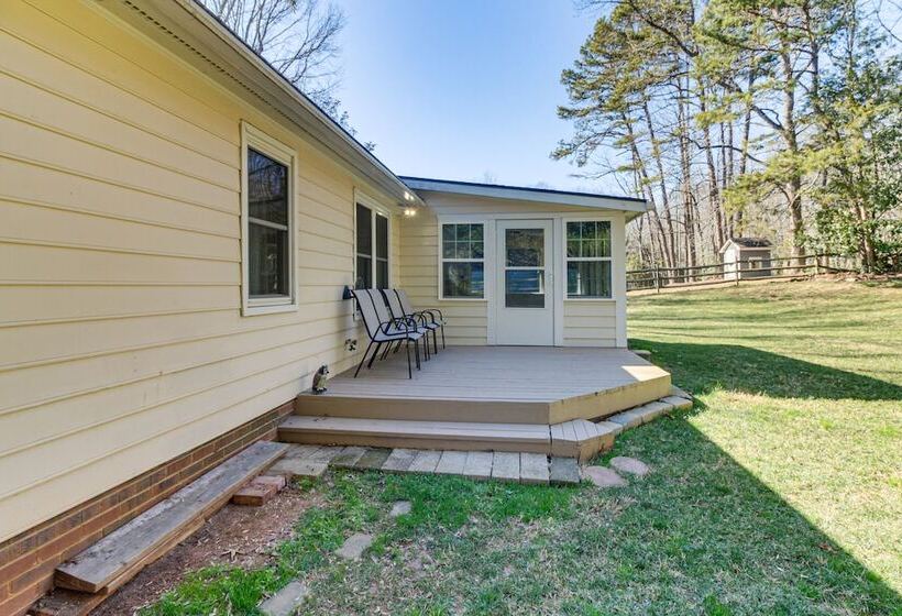 Lovely Charlotte Home W/ Yard: 9 Mi To Uptown!
