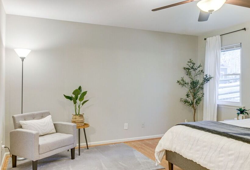 Lovely Charlotte Home W/ Yard: 9 Mi To Uptown!