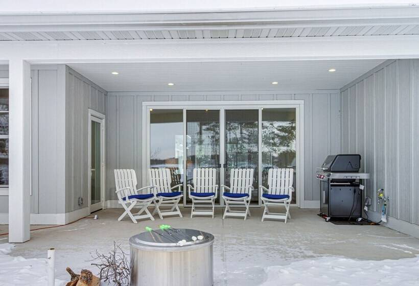 Luxury Serpent Lake Home W/ Gourmet Kitchen!