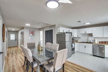 Modern & Stylish Olathe Home In Prime Location