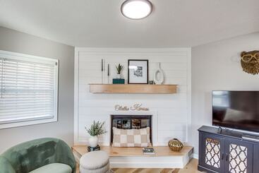 Modern & Stylish Olathe Home In Prime Location