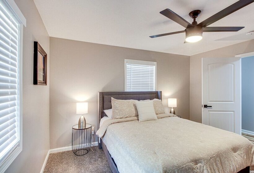 Modern & Stylish Olathe Home In Prime Location