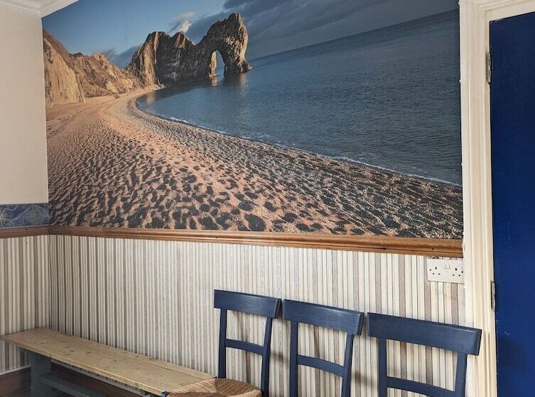 پانسیون Jurassic Bay Holidays