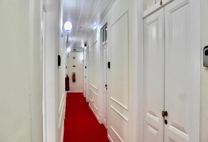 بنسيون Matching Loures Guest House