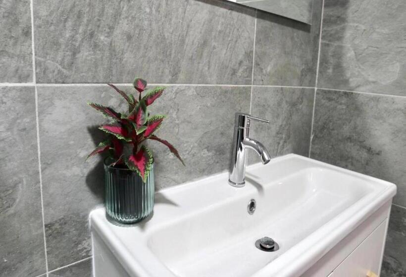 بنسيون Matching Loures Guest House
