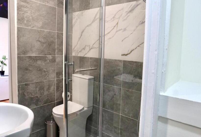 بنسيون Matching Loures Guest House