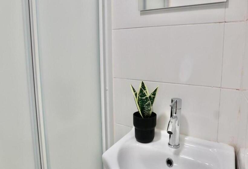 بنسيون Matching Loures Guest House