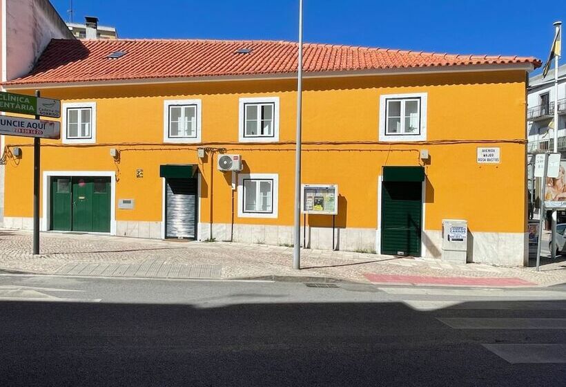 بنسيون Matching Loures Guest House