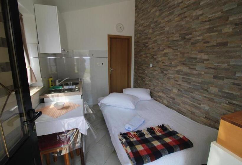 膳宿费 Room In Studio   Little Studio Sanjica In Pula, One Person